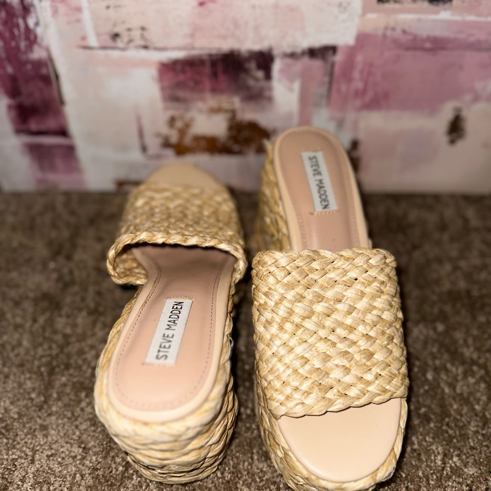 Steve Madden Bountiful Platform Sandal In Raffia - Picture 3 of 5